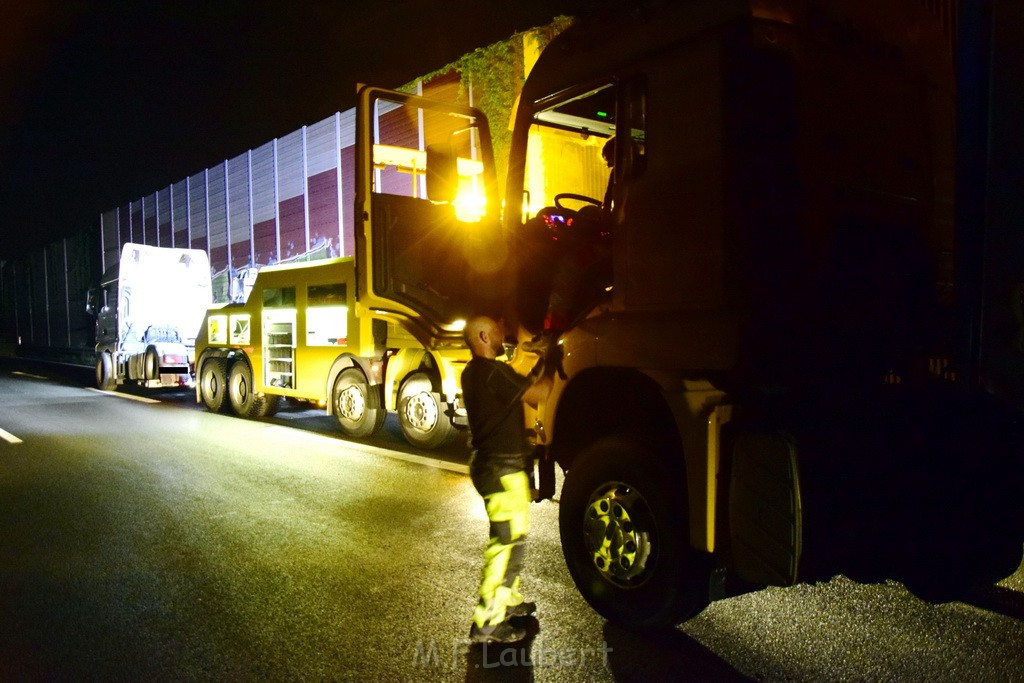 LKW Verfolgung A 3 Rich Oberhausen gestellt mit Nagelbrett Hoehe AS Koeln Dellbrueck P69.JPG - Miklos Laubert